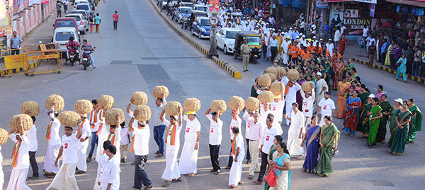 ಪರ್ಯಾಯಕ್ಕೆ ಬ್ರಾಹ್ಮಣ ಸಮಿತಿಗಳಿಂದ ಹೊರೆಕಾಣಿಕೆ